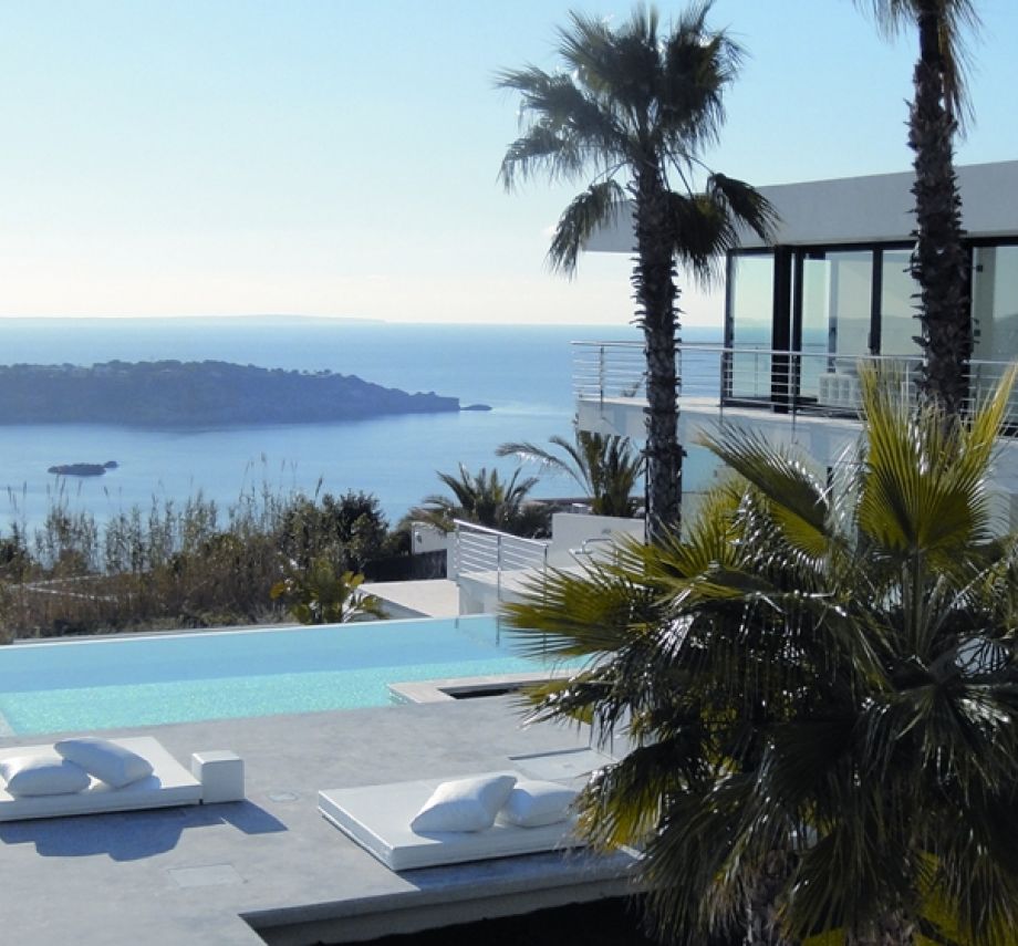 Are you looking for a luxury real estate agency in Ibiza?