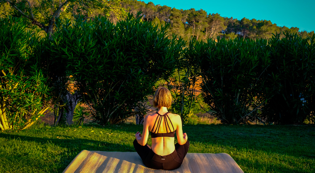 Yoga-red-tres