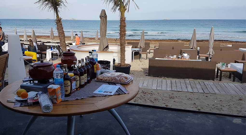 mesa-cafe-caleta