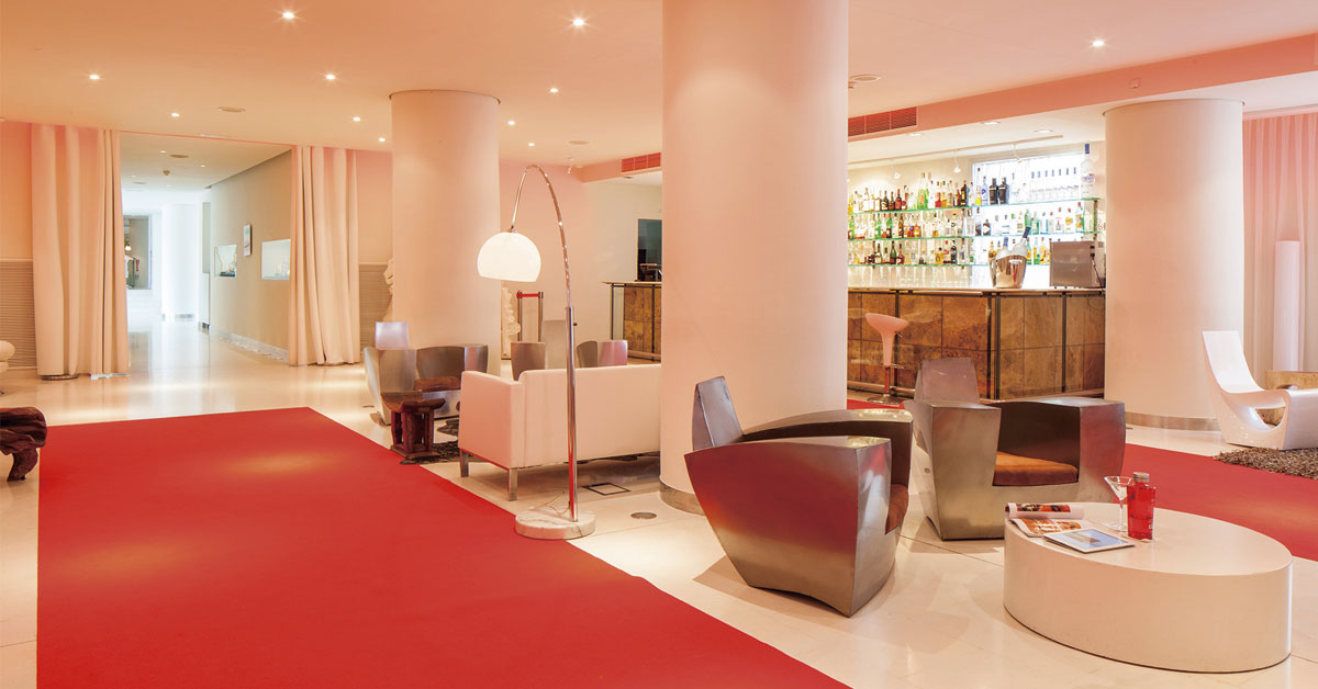 lounge del hotel pacha ibiza