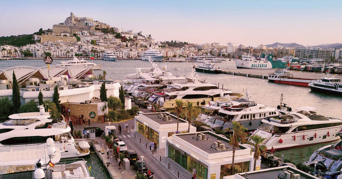 The island awaits you: your luxury holiday in Ibiza starts here