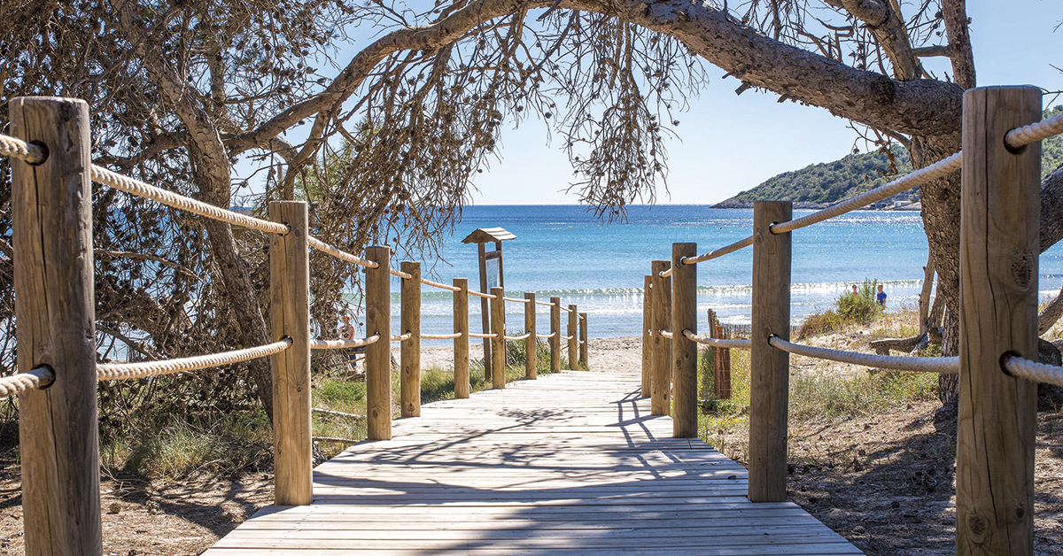 pasarela de madera de las salinas ibiza