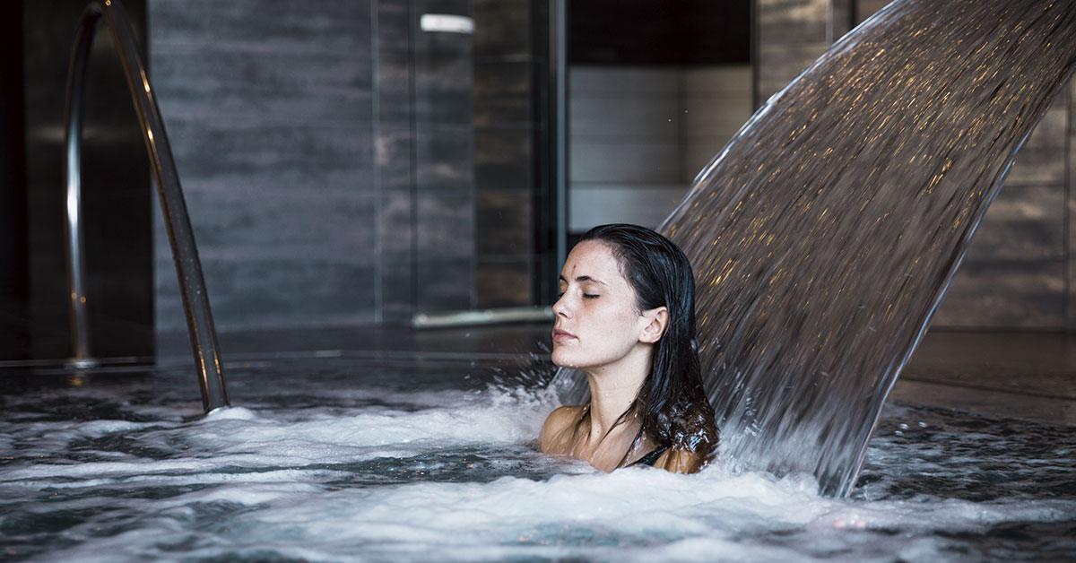 chica en sesion relajante de spa