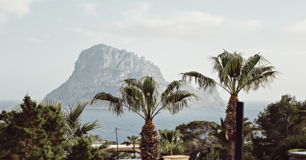 (Re)vivir la isla en el vibrante Petunia Ibiza