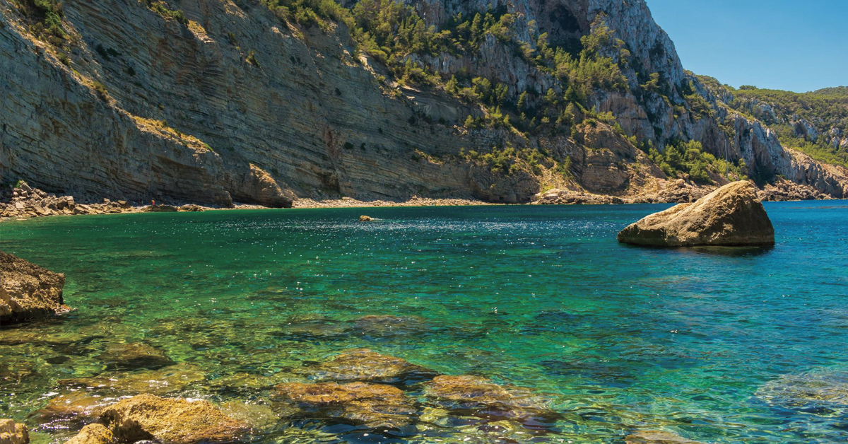 Descubriendo la cara serena de Ibiza: guía para un retiro tranquilo