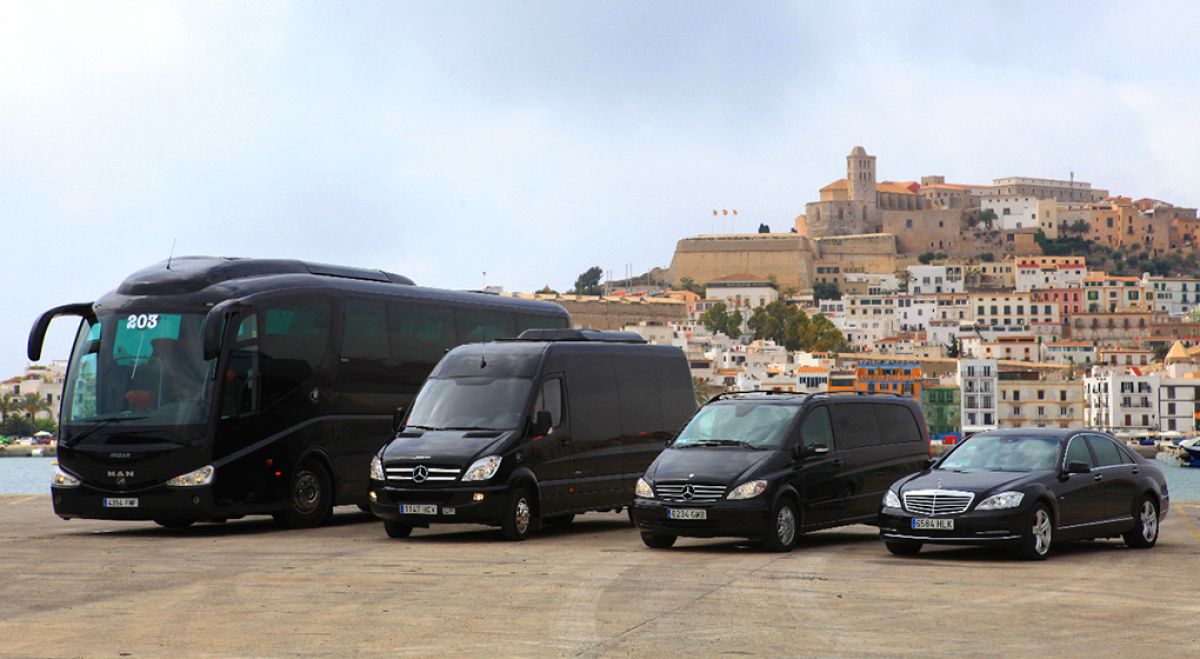 Vehículos de lujo con conductor para tus traslados en Ibiza