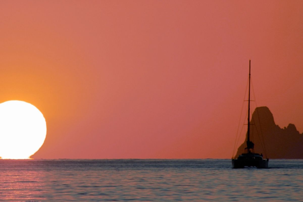 Disfruta de la navegación descubriendo los rincones de Ibiza con Rumbo Norte