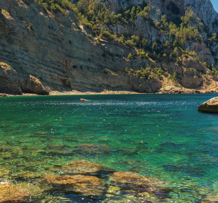 Descubriendo la cara serena de Ibiza: guía para un retiro tranquilo