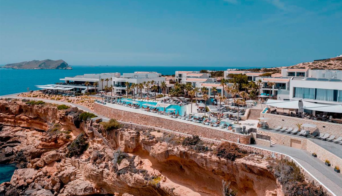 7 Pines Kempinski Ibiza abre sus puertas para la isla el 4 de Junio.