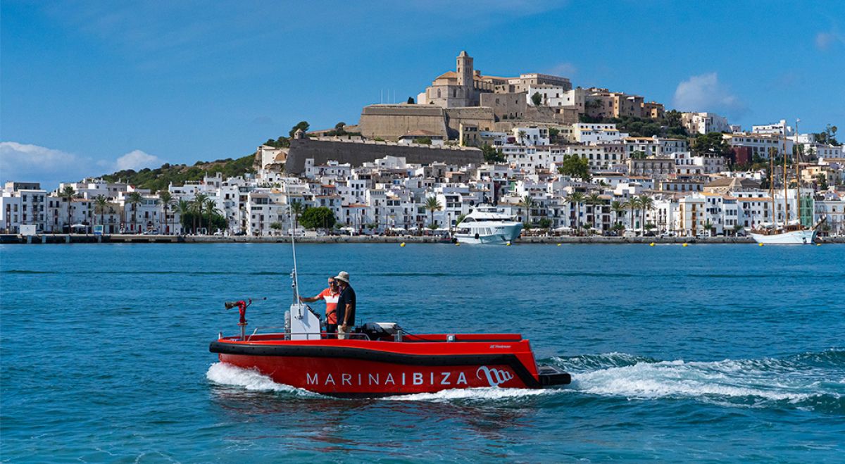 Marina Ibiza cada día más protegida y equipada para emergencias.
